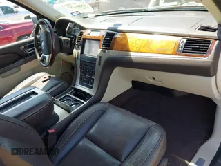 2014 Cadillac Escalade ESV Platinum z VIN 1GYS3KEF2ER211481, wystawiony jako IAAI lot #41880283 z przebiegiem 91 051 mil mil oraz . Historia ofert i sprzedaży dostępna na DreamBid. Obrazek 5.