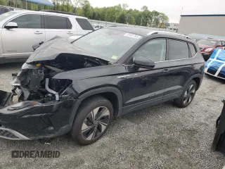 2024 Volkswagen Taos SE z VIN 3VVUX7B25RM118271, wystawiony jako Copart lot #52491765 z przebiegiem 5 712 mil mil oraz Szkoda całkowita • Salvage title. Historia ofert i sprzedaży dostępna na DreamBid. Obrazek 1.