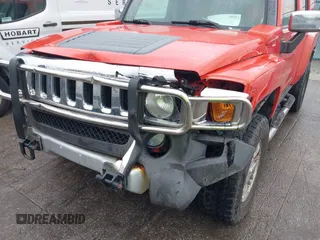 2008 Hummer H3 Luxury z VIN 5GTEN13E688143612, wystawiony jako IAAI lot #42334995 z przebiegiem 228 114 mil mil oraz . Historia ofert i sprzedaży dostępna na DreamBid. Obrazek 6.