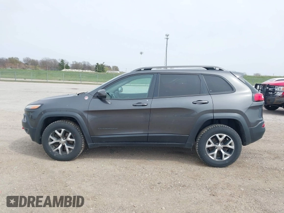 2016 Jeep Cherokee Trailhawk z VIN 1C4PJMBS4GW167650, wystawiony jako IAAI lot #41936549 z przebiegiem 218 000 mil mil oraz . Historia ofert i sprzedaży dostępna na DreamBid. Obrazek 14.