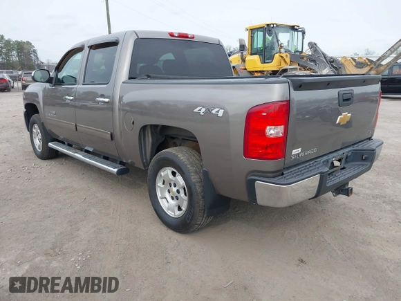 2013 Chevrolet Silverado 1500 LT with VIN 3GCPKSE74DG332907, listed as a IAAI auction lot 41951755 with 214,211 mi miles. Bid and sale history available at carsss.com. Image 3.