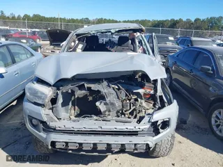 2019 Toyota Tacoma 4WD SR with VIN 3TMCZ5AN5KM199346, listed as a IAAI auction lot 41678090 with 1 mi miles. Bid and sale history available at carsss.com. Image 6.