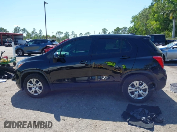 2019 Chevrolet Trax LS with VIN 3GNCJKSBXKL164776, listed as a IAAI auction lot 42064236 with 117,111 mi miles. Bid and sale history available at carsss.com. Image 14.
