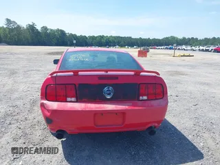 2008 Ford Mustang GT Deluxe z VIN 1ZVHT82H285184963, wystawiony jako IAAI lot #42479534 z przebiegiem 164 349 mil mil oraz . Historia ofert i sprzedaży dostępna na DreamBid. Obrazek 16.