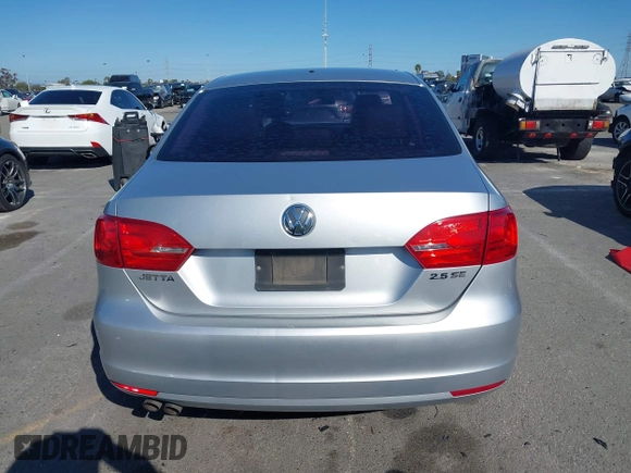 2013 Volkswagen Jetta SE with VIN 3VWDP7AJ6DM412727, listed as a IAAI auction lot 41824054 with 175,093 mi miles and . Bid and sale history available at DreamBid. Image 16.