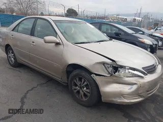 2004 Toyota Camry LE with VIN 4T1BF32K44U069081, listed as a IAAI auction lot 41460767 with 204,992 mi miles. Bid and sale history available at carsss.com. Image 1.