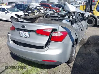 2016 Kia Forte LX z VIN KNAFK4A6XG5616152, wystawiony jako IAAI lot #40110455 z przebiegiem Nie podano mil oraz . Historia ofert i sprzedaży dostępna na DreamBid. Obrazek 4.