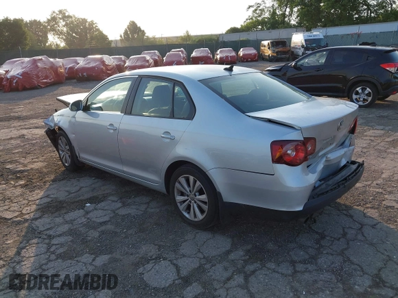 2010 Volkswagen Jetta Limited Edition с VIN 3VWRX7AJ8AM051566, выставлен на аукционе IAAI как лот 42568293 с пробегом 143 017 миль миль и . История ставок и продаж доступна на DreamBid. Изображение 3.