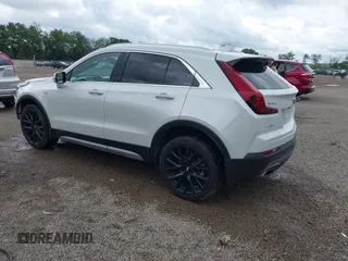 2022 Cadillac XT4 AWD Premium Luxury z VIN 1GYFZDR42NF128199, wystawiony jako IAAI lot #42522314 z przebiegiem 29 002 mil mil oraz . Historia ofert i sprzedaży dostępna na DreamBid. Obrazek 3.