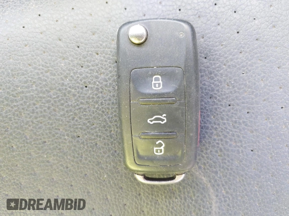 2015 Volkswagen Jetta SE z VIN 3VWD07AJ3FM266598, wystawiony jako IAAI lot #41757080 z przebiegiem 127 815 mil mil oraz . Historia ofert i sprzedaży dostępna na DreamBid. Obrazek 11.