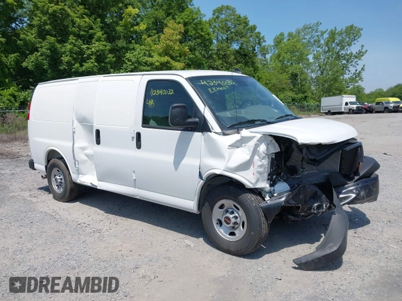 2025 GMC Savana Cargo z VIN 1GTW7AFP7S1140785, wystawiony jako IAAI lot #42340032 z przebiegiem 585 mil mil oraz . Historia ofert i sprzedaży dostępna na DreamBid. Obrazek 1.