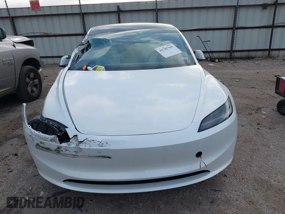 2024 Tesla Model 3 z VIN 5YJ3E1EA7RF866167, wystawiony jako IAAI lot #41785785 z przebiegiem 4 607 mil mil oraz . Historia ofert i sprzedaży dostępna na DreamBid. Obrazek 12.
