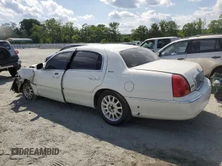 2006 Lincoln Town Car Signature z VIN 1LNHM81W26Y600713, wystawiony jako Copart lot #56341385 z przebiegiem Nie podano mil oraz Szkoda całkowita • Salvage title. Historia ofert i sprzedaży dostępna na DreamBid. Obrazek 2.