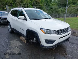 2018 Jeep Compass Latitude z VIN 3C4NJDBBXJT320472, wystawiony jako IAAI lot #42241663 z przebiegiem 95 023 mil mil oraz . Historia ofert i sprzedaży dostępna na DreamBid. Obrazek 1.