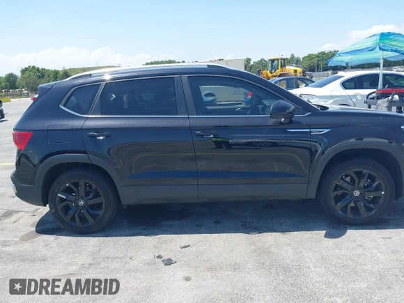 2024 Volkswagen Taos SE z VIN 3VVEX7B20RM047467, wystawiony jako IAAI lot #42290021 z przebiegiem 4 345 mil mil oraz . Historia ofert i sprzedaży dostępna na DreamBid. Obrazek 13.