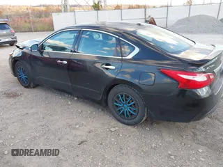 2016 Nissan Altima SR with VIN 1N4AL3AP9GC195698, listed as a IAAI auction lot 40773838 with 174,455 mi miles and . Bid and sale history available at DreamBid. Image 3.