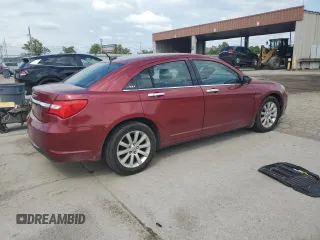 2014 Chrysler 200 Touring z VIN 1C3CCBBG5EN114195, wystawiony jako Copart lot #55720135 z przebiegiem 142 203 mil mil oraz Szkoda całkowita • Salvage title. Historia ofert i sprzedaży dostępna na DreamBid. Obrazek 3.