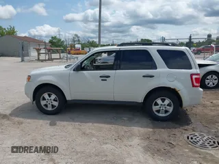 2012 Ford Escape XLT z VIN 1FMCU9DG2CKB18584, wystawiony jako IAAI lot #42469881 z przebiegiem 166 469 mil mil oraz . Historia ofert i sprzedaży dostępna na DreamBid. Obrazek 14.
