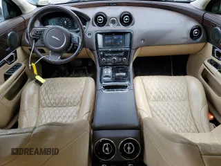 2016 Jaguar XJ Portfolio z VIN SAJWJ2GD0G8V92850, wystawiony jako Copart lot #47844065 z przebiegiem 99 652 mil mil oraz Szkoda całkowita • Salvage title. Historia ofert i sprzedaży dostępna na DreamBid. Obrazek 8.