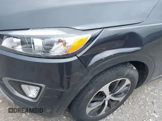 2016 Kia Sorento EX z VIN 5XYPHDA52GG161074, wystawiony jako IAAI lot #42447458 z przebiegiem 77 080 mil mil oraz . Historia ofert i sprzedaży dostępna na DreamBid. Obrazek 6.