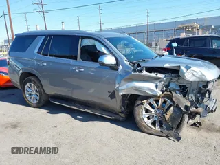 2024 Chevrolet Tahoe Premier z VIN 1GNSKSKD9RR223359, wystawiony jako IAAI lot #42593863 z przebiegiem 26 849 mil mil oraz . Historia ofert i sprzedaży dostępna na DreamBid. Obrazek 1.