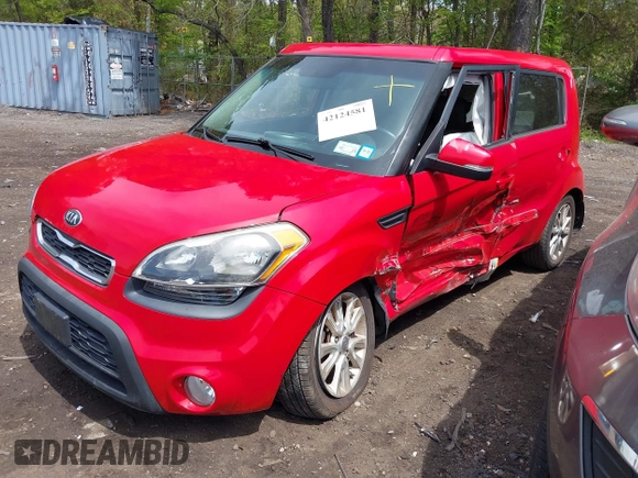 2013 Kia Soul + z VIN KNDJT2A63D7610143, wystawiony jako IAAI lot #42124581 z przebiegiem 104 155 mil mil oraz . Historia ofert i sprzedaży dostępna na DreamBid. Obrazek 6.