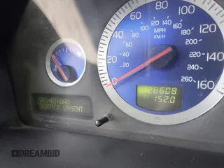 2004 Volvo S60 with VIN YV1RH59H542378132, listed as a IAAI auction lot 41919433 with 128,608 mi miles. Bid and sale history available at carsss.com. Image 15.