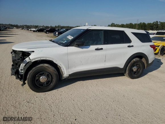 2021 Ford Police Interceptor Utility with VIN 1FM5K8AB1MGB83092, listed as a Copart auction lot 83073984 with 60,622 mi miles and Salvage Title. Bid and sale history available at carsss.com. Image 1.