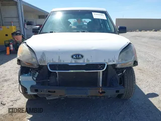 2011 Kia Soul with VIN KNDJT2A18B7335399, listed as a IAAI auction lot 42044402 with 199,371 mi miles. Bid and sale history available at carsss.com. Image 6.