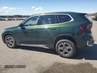 2025 BMW X1 xDrive28i z VIN WBX73EF04S5087145, wystawiony jako Copart lot #55381395 z przebiegiem 2551 mil mil oraz Szkody całkowita. Historia ofert i sprzedaży dostępna na DreamBid. Obrazek 2.