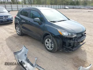 2019 Chevrolet Trax LS with VIN 3GNCJKSB4KL178849, listed as a IAAI auction lot 42006284 with 31,205 mi miles. Bid and sale history available at carsss.com. Image 1.