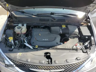 2017 Chrysler Pacifica Touring L z VIN 2C4RC1BG9HR832193, wystawiony jako Copart lot #55898585 z przebiegiem 30 958 mil mil oraz Szkoda całkowita • Salvage title. Historia ofert i sprzedaży dostępna na DreamBid. Obrazek 12.