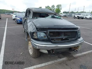 2002 Ford F-150 XL с VIN 1FTRX18L32KB55981, выставлен на аукционе IAAI как лот 42657550 с пробегом Не указан миль и . История ставок и продаж доступна на DreamBid. Изображение 1.