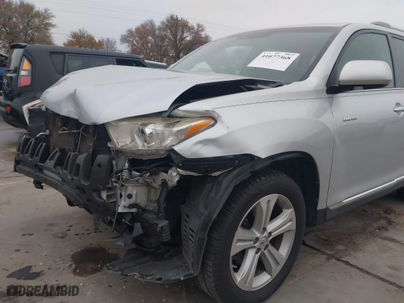 2013 Toyota Highlander Limited with VIN 5TDYK3EH0DS125189, listed as a IAAI auction lot 41077368 with 113,564 mi miles. Bid and sale history available at carsss.com. Image 20.