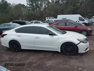 2017 Nissan Altima SL z VIN 1N4AL3AP7HC263627, wystawiony jako IAAI lot #40978960 z przebiegiem 149 182 mil mil oraz . Historia ofert i sprzedaży dostępna na DreamBid. Obrazek 12.