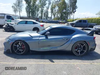 2022 Toyota Supra 3.0 z VIN WZ1DB0C03NW050498, wystawiony jako IAAI lot #41950538 z przebiegiem 42 449 mil mil oraz . Historia ofert i sprzedaży dostępna na DreamBid. Obrazek 14.