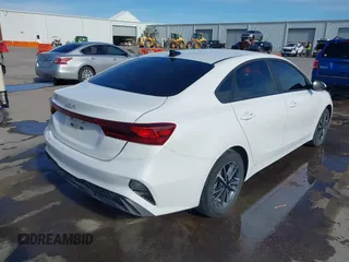 2024 Kia Forte LXS with VIN 3KPF24AD7RE837846, listed as a IAAI auction lot 41256905 with 2,961 mi miles and . Bid and sale history available at DreamBid. Image 4.