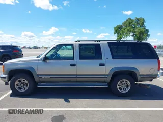 1999 GMC Suburban with VIN 3GKFK16R0XG511301, listed as a IAAI auction lot 41946753 with 231,650 mi miles and . Bid and sale history available at DreamBid. Image 14.