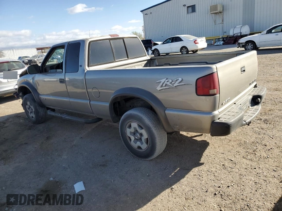 2002 Chevrolet S-10 LS with VIN 1GCCT19W628153388, listed as a Copart auction lot 47499415 with 171,329 mi miles and Salvage Title. Bid and sale history available at carsss.com. Image 2.