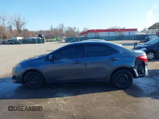2018 Toyota Corolla L z VIN 2T1BURHE5JC969463, wystawiony jako IAAI lot #41760784 z przebiegiem 406 432 mil mil oraz . Historia ofert i sprzedaży dostępna na DreamBid. Obrazek 14.