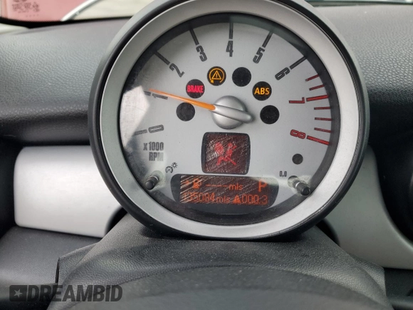 2008 MINI Hardtop with VIN WMWMF33548TT66639, listed as a Copart auction lot 42740655 with 135,084 mi miles and Clean Title. Bid and sale history available at DreamBid. Image 9.