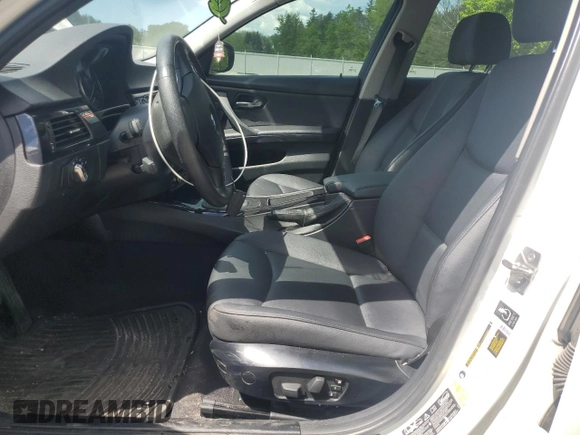 2011 BMW 3 Series 328i xDrive z VIN WBAPK7G51BNN85449, wystawiony jako Copart lot #57026045 z przebiegiem 171 907 mil mil oraz Szkoda całkowita • Salvage title. Historia ofert i sprzedaży dostępna na DreamBid. Obrazek 7.
