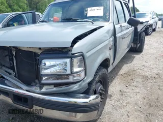 1996 Ford F-350 с VIN 1FTJW35F2TEA86632, выставлен на аукционе IAAI как лот 42097863 с пробегом 221 399 миль миль и . История ставок и продаж доступна на DreamBid. Изображение 19.