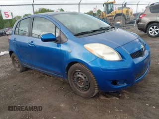 2010 Toyota Yaris z VIN JTDKT4K35A5291114, wystawiony jako IAAI lot #42270065 z przebiegiem 111 392 mil mil oraz . Historia ofert i sprzedaży dostępna na DreamBid. Obrazek 1.