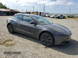 2025 Tesla Model 3 Long Range z VIN 5YJ3E1EA2SF988697, wystawiony jako Copart lot #56584815 z przebiegiem 4 664 mil mil oraz Szkoda całkowita • Salvage title. Historia ofert i sprzedaży dostępna na DreamBid. Obrazek 4.