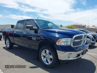 2015 Ram 1500 Big Horn z VIN 1C6RR7TM1FS628805, wystawiony jako IAAI lot #42043880 z przebiegiem 79 058 mil mil oraz . Historia ofert i sprzedaży dostępna na DreamBid. Obrazek 1.