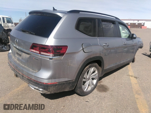 2022 Volkswagen Atlas 3.6L V6 SE w/Technology with VIN 1V2HR2CA7NC538014, listed as a IAAI auction lot 41764233 with 47,995 mi miles. Bid and sale history available at carsss.com. Image 4.