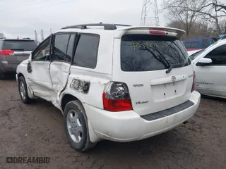 2007 Toyota Highlander w/3rd Row with VIN JTEEP21A170215574, listed as a IAAI auction lot 41531878 with 250,000 mi miles. Bid and sale history available at carsss.com. Image 3.