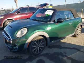 2016 MINI Convertible S с VIN WMWWG9C52G3A91914, выставлен на аукционе IAAI как лот 42703927 с пробегом 88 328 миль миль и . История ставок и продаж доступна на DreamBid. Изображение 17.