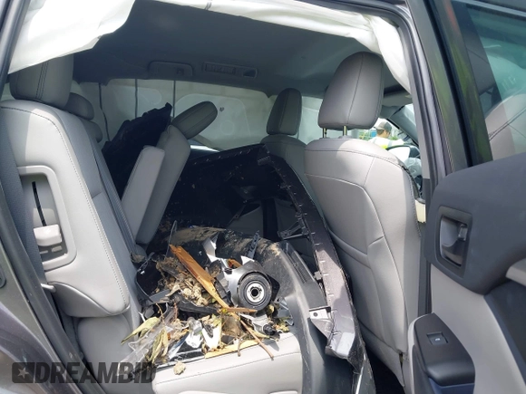 2019 Toyota Highlander LE with VIN 5TDBZRFH6KS718068, listed as a IAAI auction lot 42296326 with Not provided miles and . Bid and sale history available at DreamBid. Image 8.
